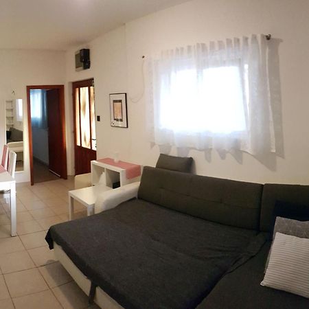 Apartmani Ela Prvic Luka Bagian luar foto