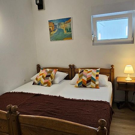 Apartmani Ela Prvic Luka Bagian luar foto