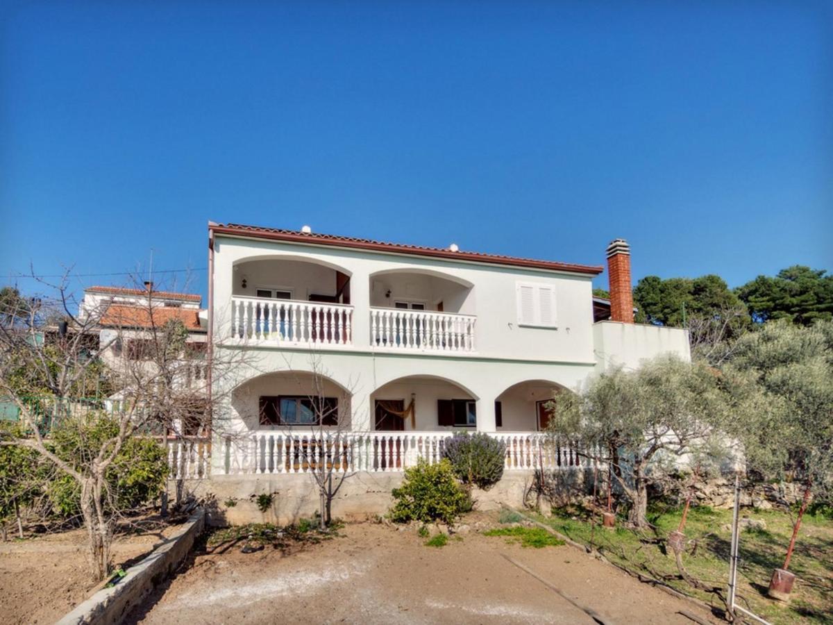 Apartmani Ela Prvic Luka Bagian luar foto