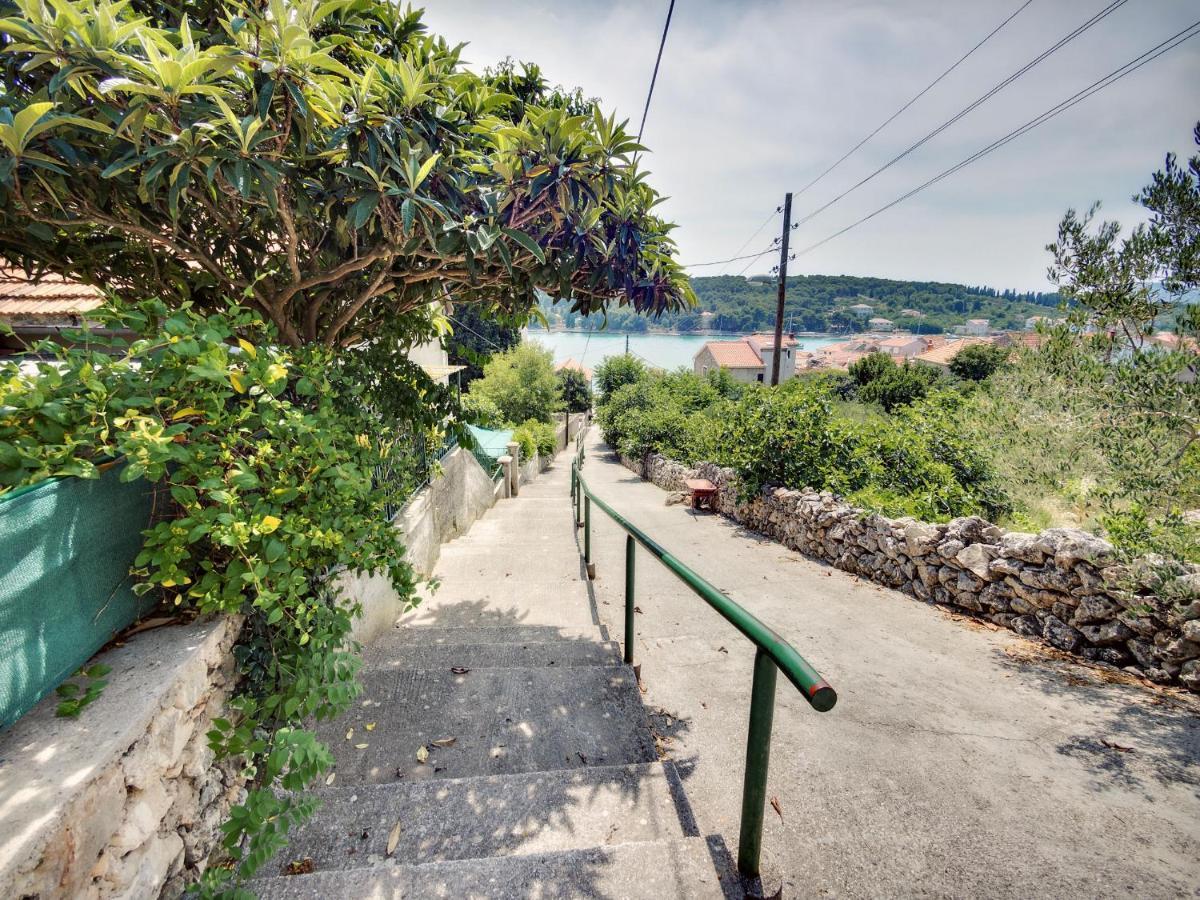 Apartmani Ela Prvic Luka Bagian luar foto