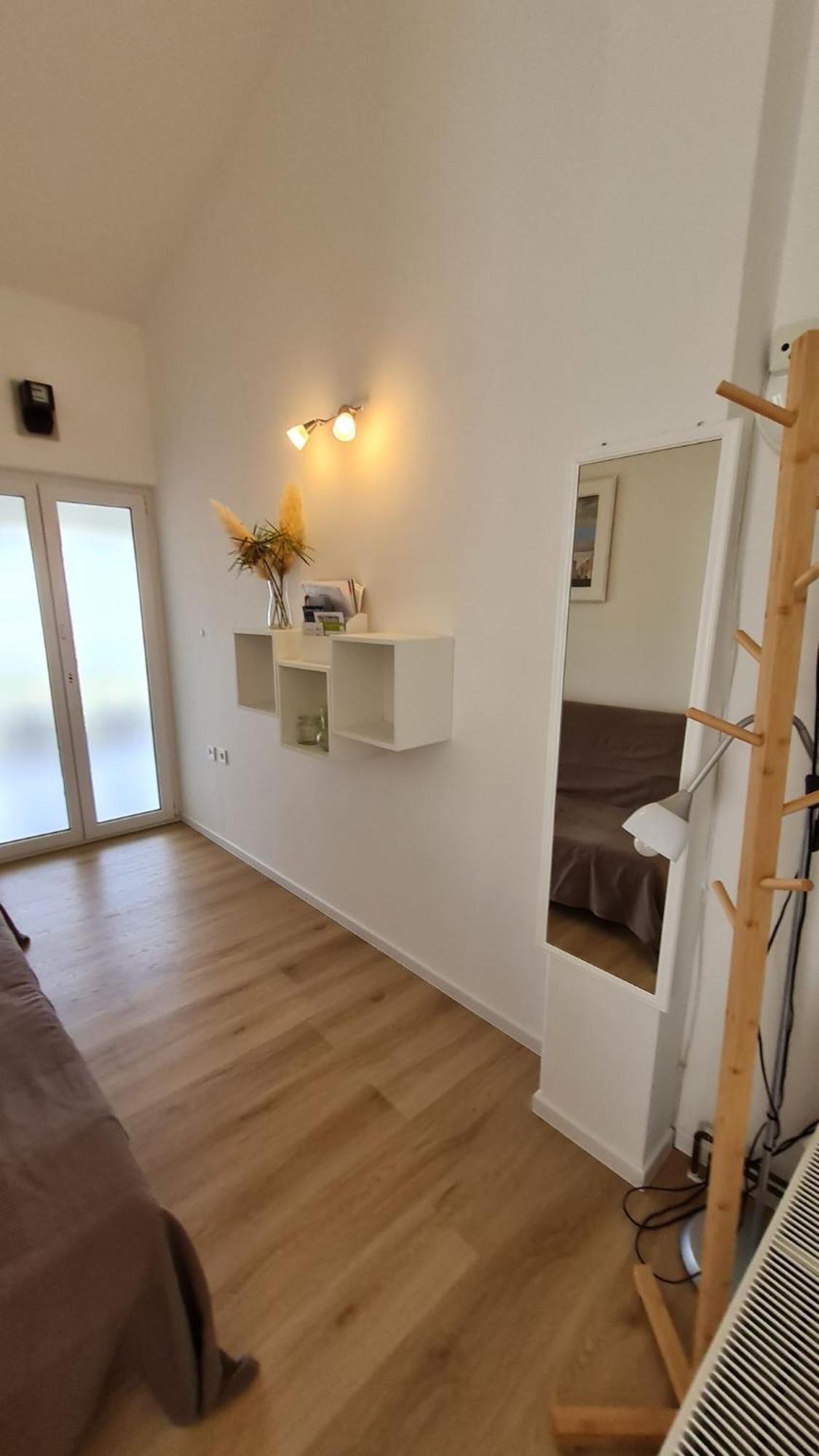 Apartmani Ela Prvic Luka Bagian luar foto