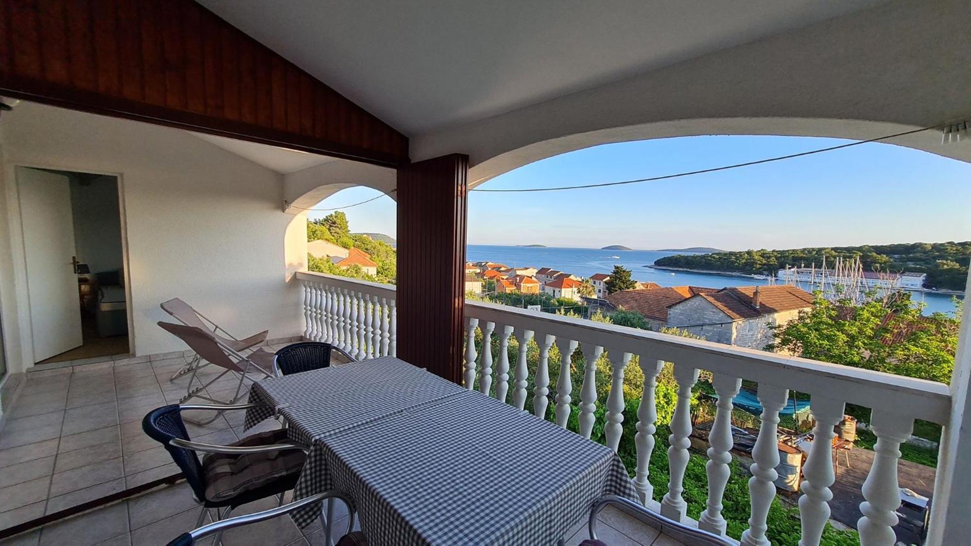 Apartmani Ela Prvic Luka Bagian luar foto