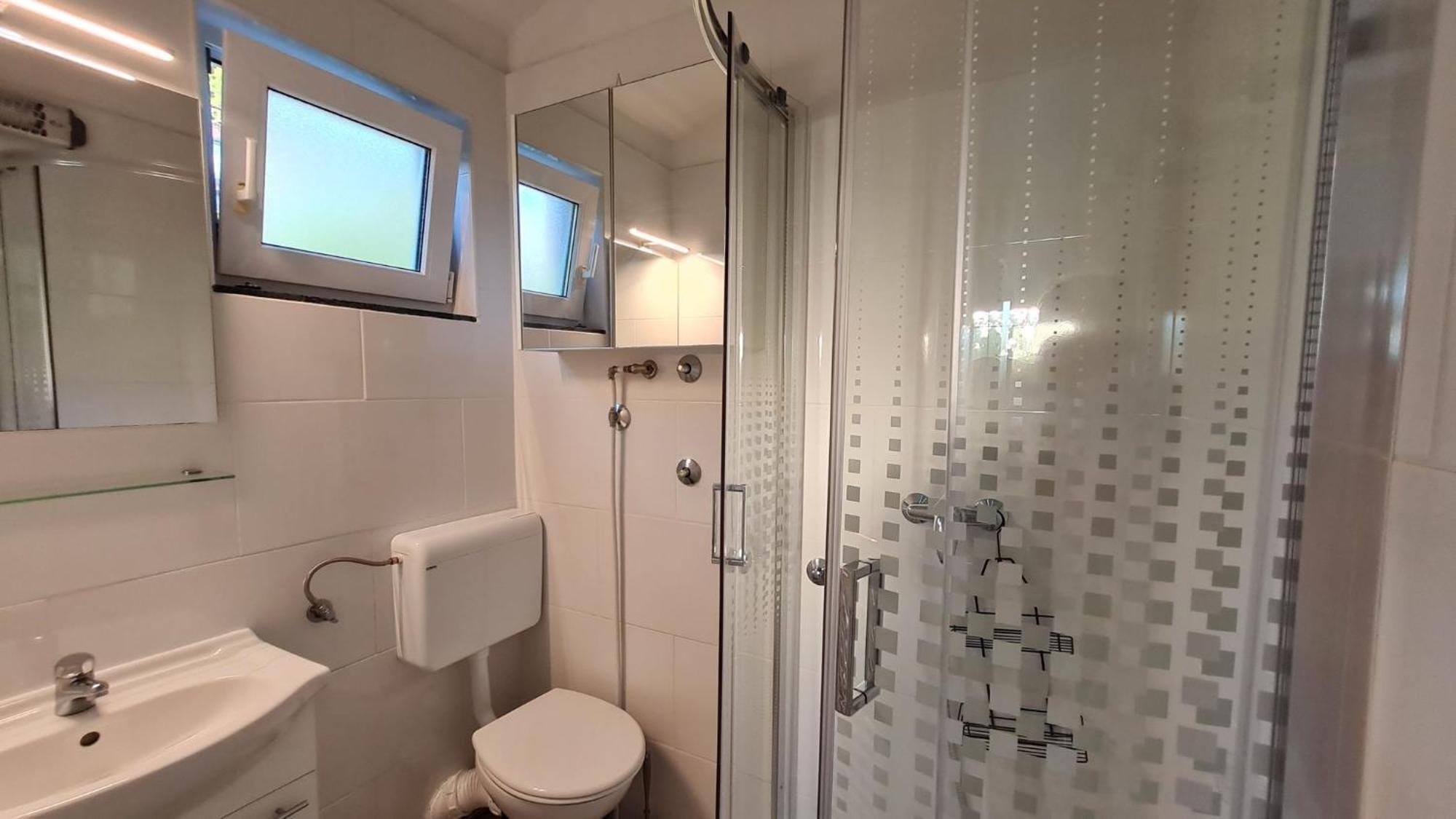 Apartmani Ela Prvic Luka Bagian luar foto